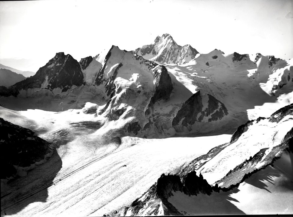 ETH-BIB-Fornogletscher, Cima di Vazzeda, Cima di Rosso, Monte Sissone, Disgrazia v. N. W. aus 3300 m-Inlandflüge-LBS MH01-007829