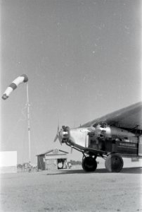 ETH-BIB-Fokker F. VII b-3m, CH-192 an Tankstelle-Abessinienflug 1934-LBS MH02-22-0906
