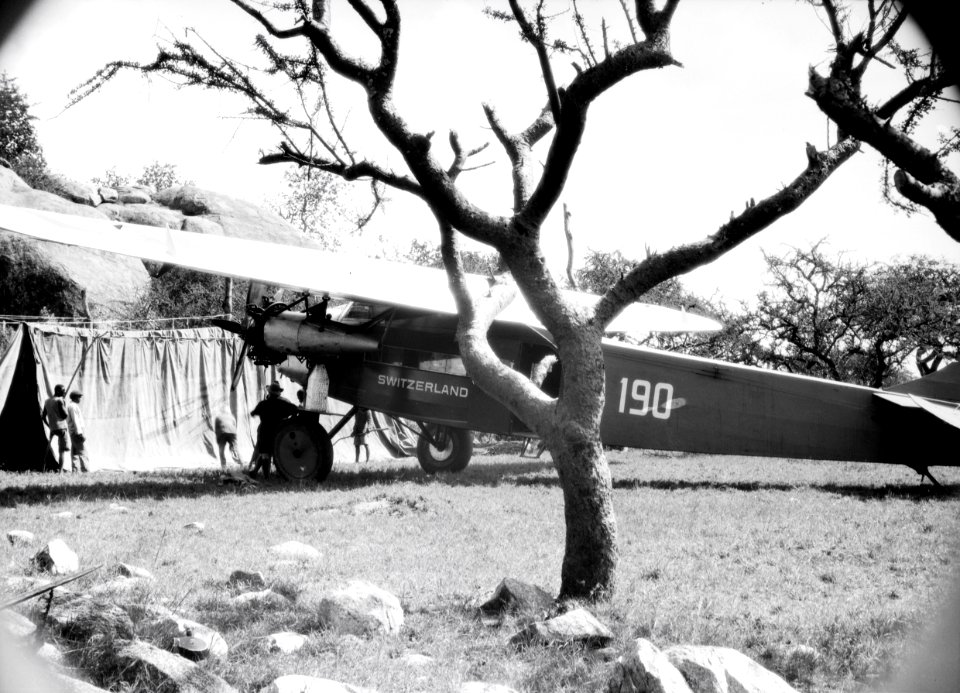 ETH-BIB-Fokker F.VII im Camp Serengeti-Kilimanjaroflug 1929-30-LBS MH02-07-0326