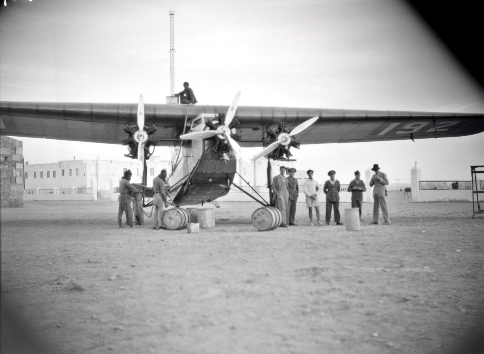 ETH-BIB-Fokker am Kap Juby-Tschadseeflug 1930-31-LBS MH02-08-1067