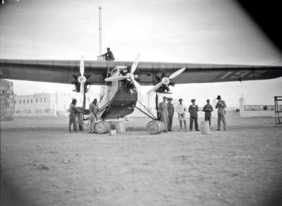 ETH-BIB-Fokker am Kap Juby-Tschadseeflug 1930-31-LBS MH02-08-1067