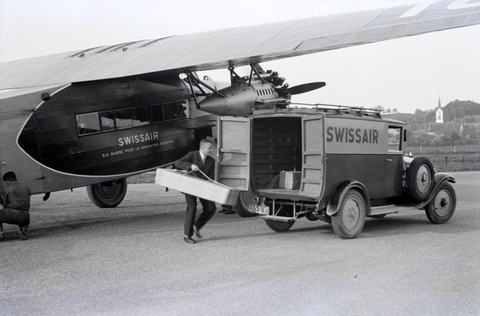 ETH-BIB-Frachtverlad in die Fokker F.VII b-3m, CH-163 (HB-LBR) in Dübendorf-Inlandflüge-LBS MH05-30-02