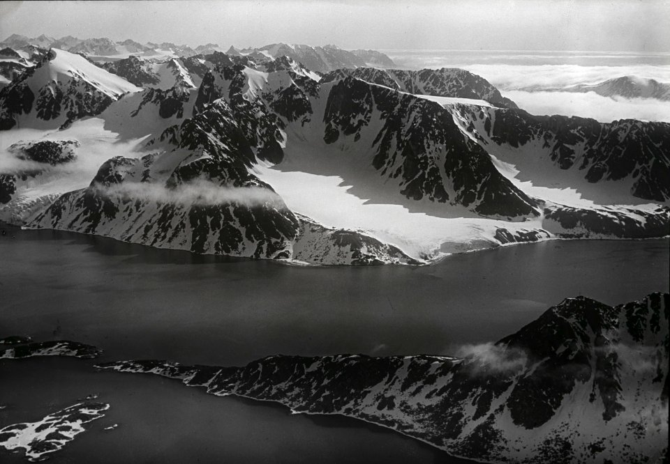 ETH-BIB-Fowlinsel-Halbinsel Albert I-Däneninsel von Norden aus 1500 m Höhe-Spitzbergenflug 1923-LBS MH02-01-0030