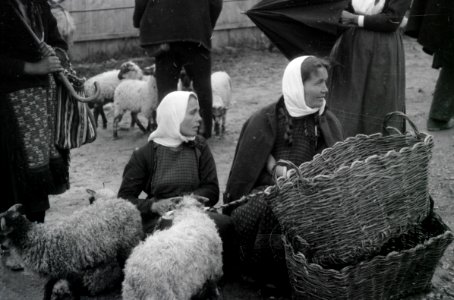 ETH-BIB-Frauen in Tracht bei Jajce, Bosnien-Weitere-LBS MH02-48-0048