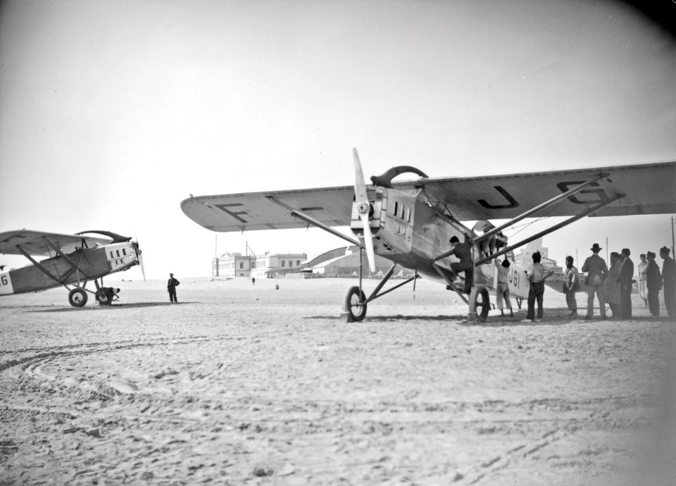 ETH-BIB-Französische Flugzeuge am Kap Juby-Tschadseeflug 1930-31-LBS MH02-08-1080