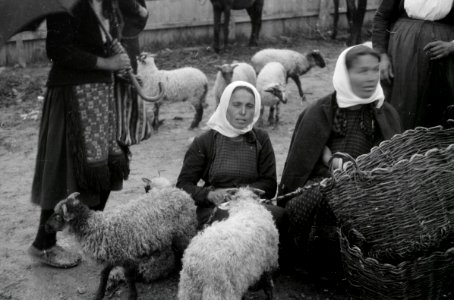 ETH-BIB-Frauen in Tracht bei Jajce, Bosnien-Weitere-LBS MH02-48-0050