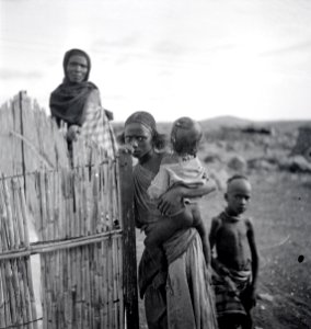 ETH-BIB-Frauen und Kinder in Afrika-Abessinienflug 1934-LBS MH02-22-0874
