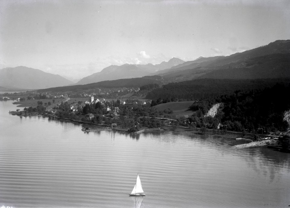 ETH-BIB-Freienbach mit Köpfenberge v. N. W. aus 200 m-Inlandflüge-LBS MH01-006540