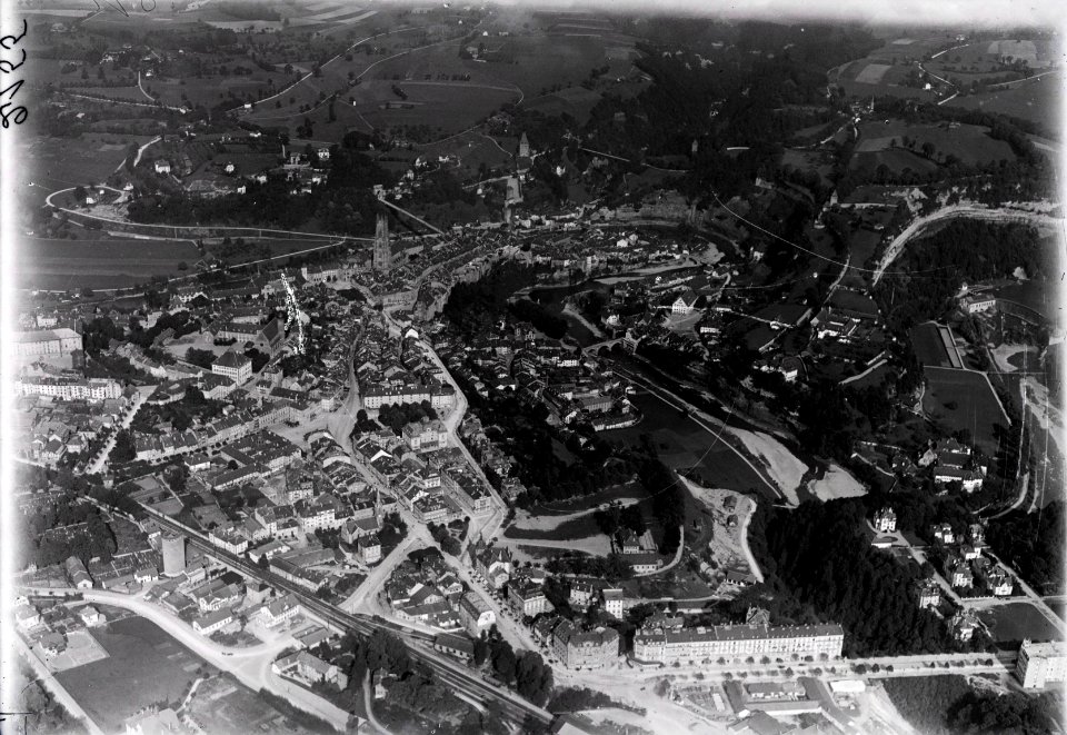 ETH-BIB-Fribourg, Zentrum aus 300 m-Inlandflüge-LBS MH01-002155