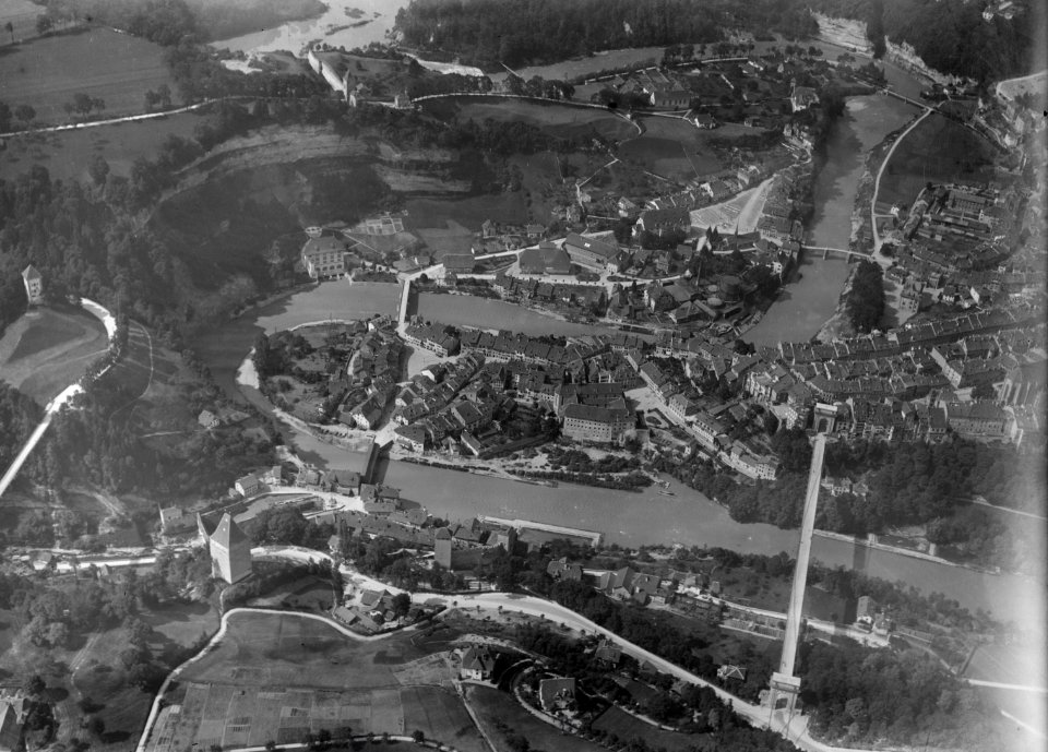 ETH-BIB-Fribourg, Altstadt aus 500 m-Inlandflüge-LBS MH01-000107