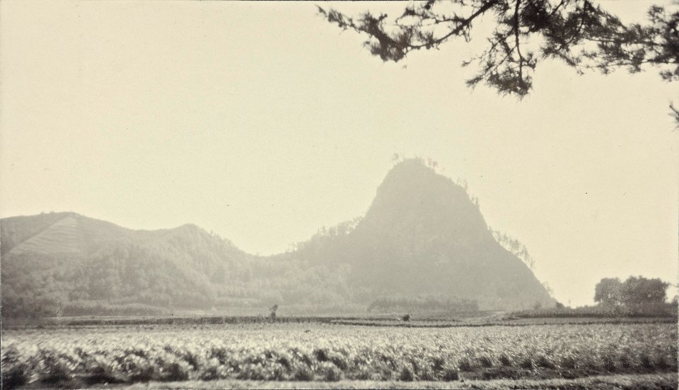 ETH-BIB-Friedlaender-Alter Andesitkegel bei Kajiki (bei Kagoshima)-Ans 05420-039-AL-FL