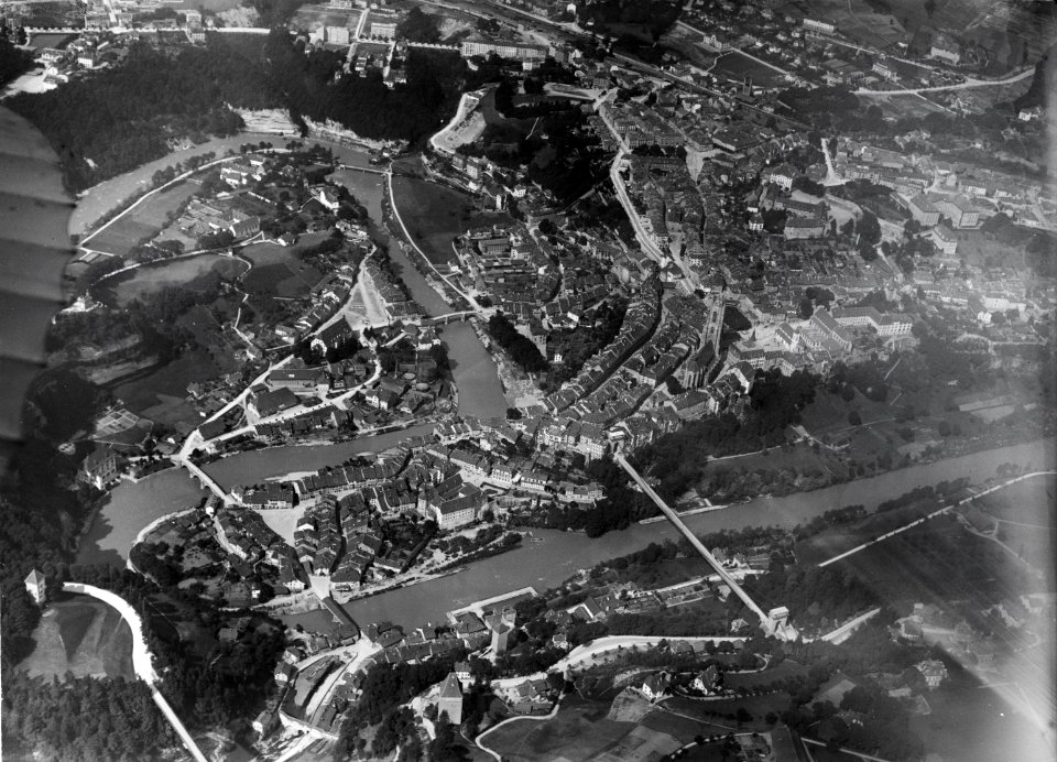 ETH-BIB-Fribourg, Altstadt aus 600 m-Inlandflüge-LBS MH01-000713