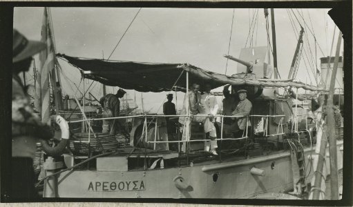 ETH-BIB-Friedlaender-Arethusa im Hafen von Pyreus-Hs 1309-0033-001