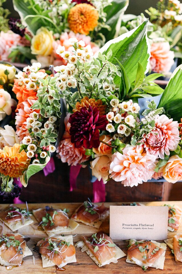 Table dish buffet