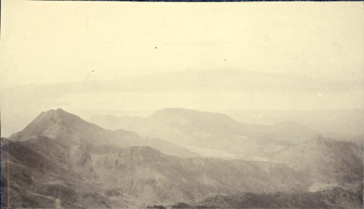 ETH-BIB-Friedlaender-Blick vom Myokendake auf den Kusemboyama. Im Hintergrund Taradake-Ans 05420-005-AL-FL