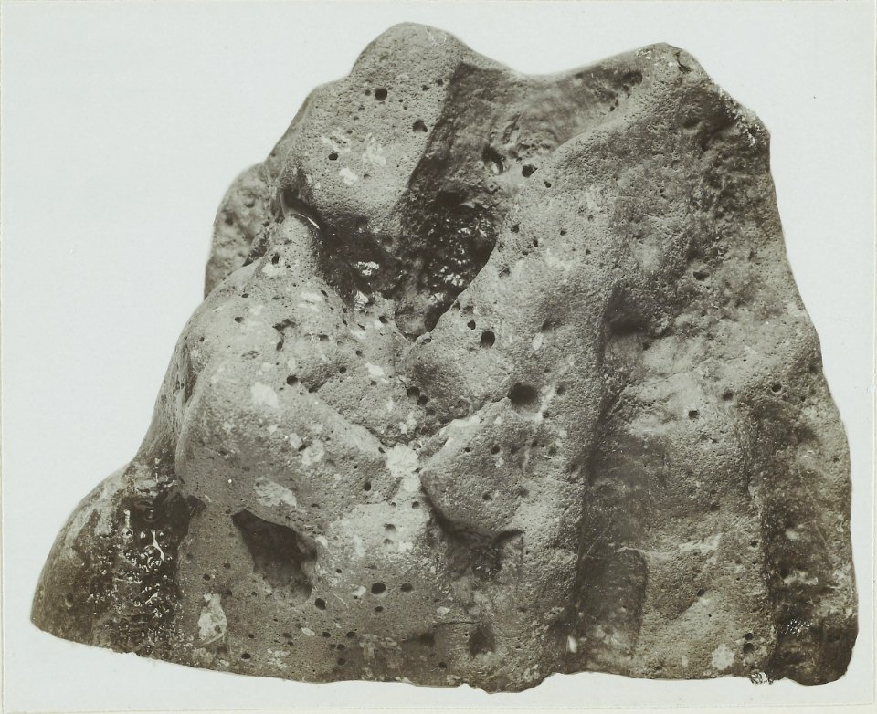 ETH-BIB-Friedlaender-Desgl. vom zentralisländischen Hochland; links unten eine noch z.T. mit spratzigem Glasmaterial erfüllte Röhre-Hs 0625a-0002-052
