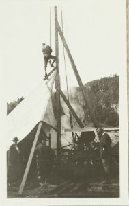ETH-BIB-Friedlaender-Bohrloch in der Solfatara-Hs 1309-0034-062