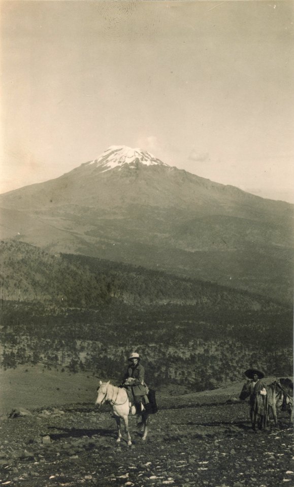 ETH-BIB-Friedlaender-Ixtaccihuatl von unterhalb Las Cruces am Popocatepetl, mit Olga F.-Hs 1309-0037-163