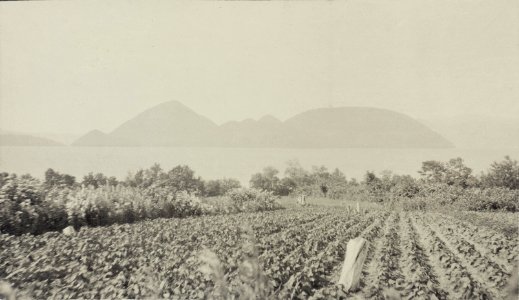 ETH-BIB-Friedlaender-Inseln des Toya Sees vom Fuss des Usudake aus (Hokkaido)-Ans 05420-156-AL-FL