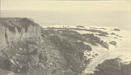 ETH-BIB-Friedlaender-Küste südlich von Habu, unten Lava, oben Agglomerat (Oshima)-Ans 05420-066-AL-FL