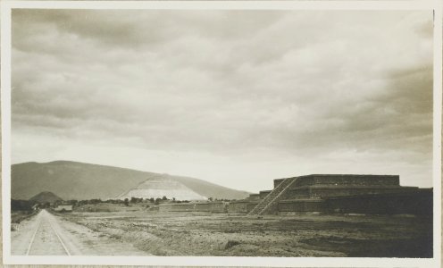 ETH-BIB-Friedlaender-Mexico, San Juan, Teotihuacan, Piram. de la Luna, Piram. del Sol, Ciudadela-Hs 1309-0039-026