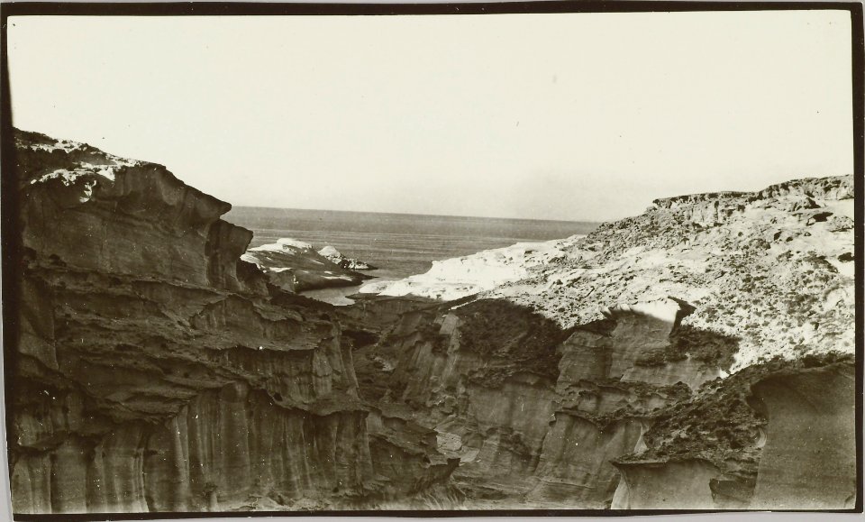 ETH-BIB-Friedlaender-Milos, Erosionsschlucht, Mandrakia-Hs 0625a-0004-040