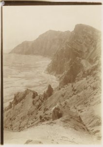 ETH-BIB-Friedlaender-Monte Somma, Caldera mit Kraterrand des alten Vulkans beim Vesuv, Blick nach Westnordwest (WNW)-Hs 1309-0002-078