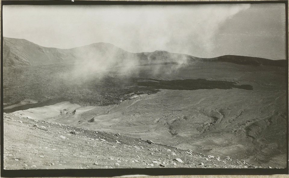 ETH-BIB-Friedlaender-Neue Lava im Valle dell'Inferno von August-September-Hs 1309-0003-299