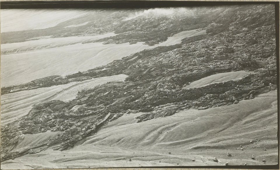 ETH-BIB-Friedlaender-Neue Lava im Valle dell'Inferno von August-September-Hs 1309-0003-298