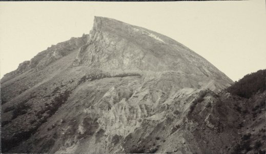 ETH-BIB-Friedlaender-Ostdom des Usudake vom östlichen Kraterrand aus (Hokkaido)-Ans 05420-151-AL-FL photo