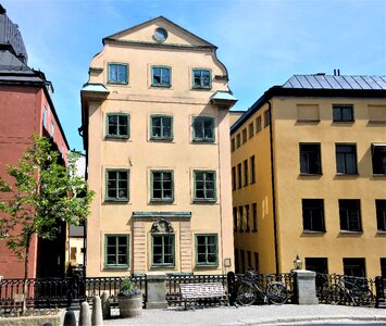 Facade old 1500-speech