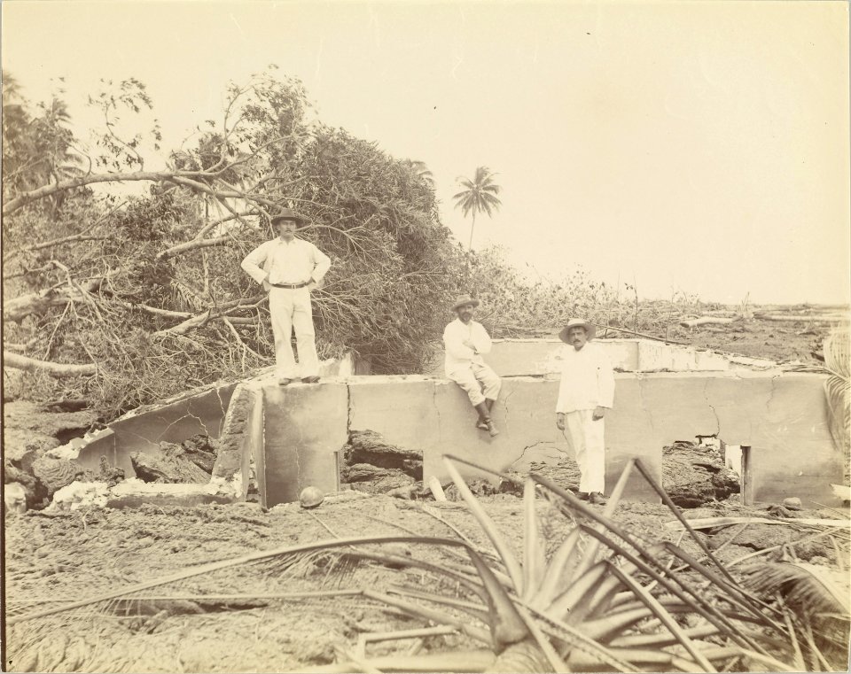 ETH-BIB-Friedlaender-Samoa, Sawaii- Das durch die Lava zerstörte Haus Ch. Bartleys in Lealatele, 1907-Hs 0625a-0003-090