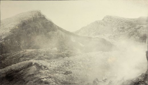 ETH-BIB-Friedlaender-Scharte im Kraterrand des Karakuni (Kirishima)-Ans 05420-019-AL-FL