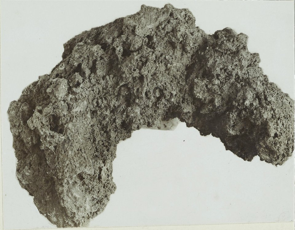 ETH-BIB-Friedlaender-Sichelförmige Schlacke als Uebergangslied zur Bombe-Hs 0625a-0002-080