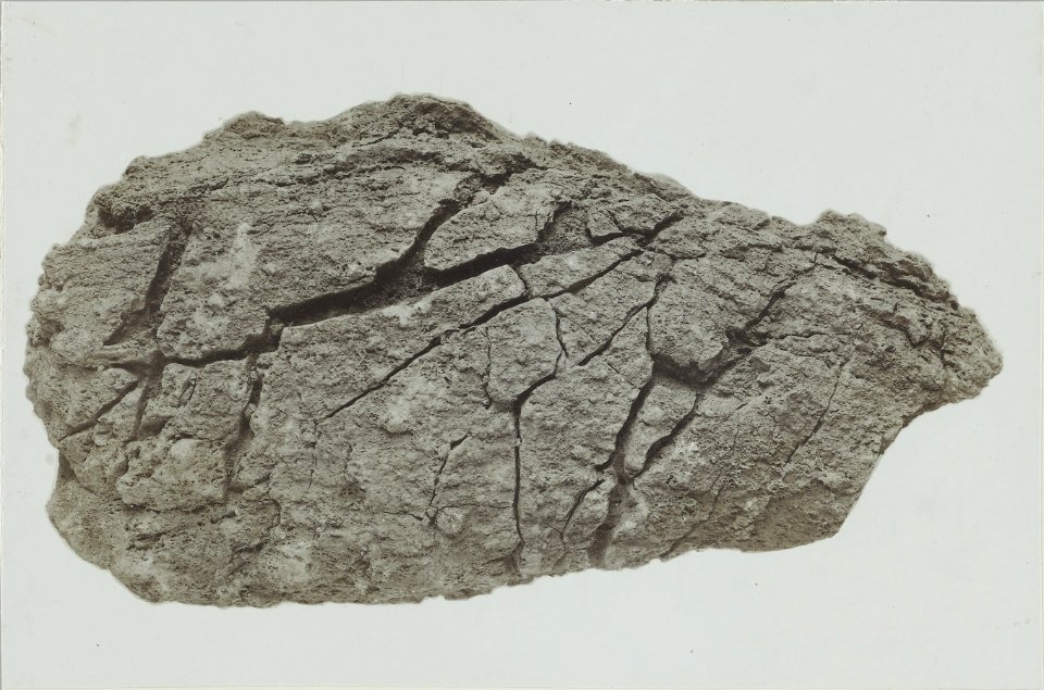 ETH-BIB-Friedlaender-Schweissnahtbombe, mit Kontraktionsrissen als Aufschlagspuren, Kunksköpfe, Eifel-Hs 0625a-0002-077
