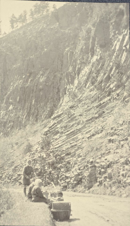 ETH-BIB-Friedlaender-Säulenförmige Lava bei Tateno (Aso)-Ans 05420-013-AL-FL
