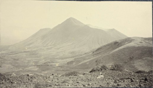 ETH-BIB-Friedlaender-Takachiho von Westen aus gesehen (Kirishima)-Ans 05420-025-AL-FL