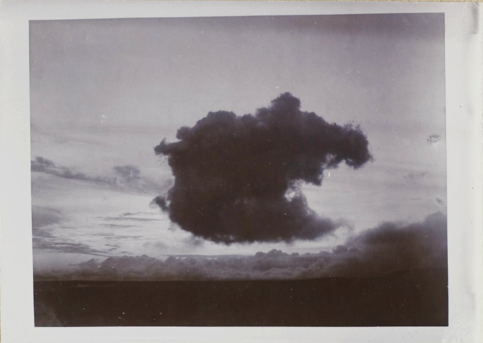 ETH-BIB-Friedlaender-Temporäre Wolke über dem Lavasee-Hs 1309-0034-030