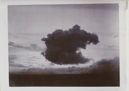 ETH-BIB-Friedlaender-Temporäre Wolke über dem Lavasee-Hs 1309-0034-030