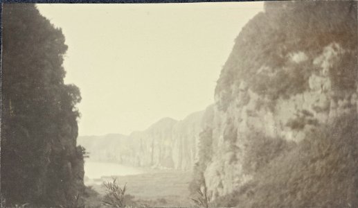 ETH-BIB-Friedlaender-Steilküste von West-Iwoshima (Kyushu)-Ans 05420-049-AL-FL