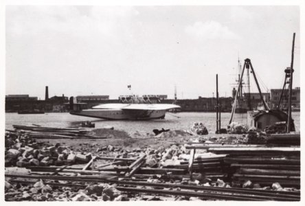 ETH-BIB-Friedlaender-U. Maddalena im Hafen von Napoli-Hs 1309-0014-005