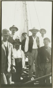 ETH-BIB-Friedlaender-Terceira, Bootsmannschaft in Angra-Hs 1309-0026-115