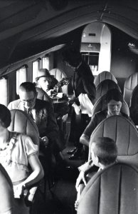 ETH-BIB-Frl. Nelly Diener mit Passagieren in der Kabine der Curtiss AT-32C Condor, CH-170 in Dübendorf-Inlandflüge-LBS MH05-44-20