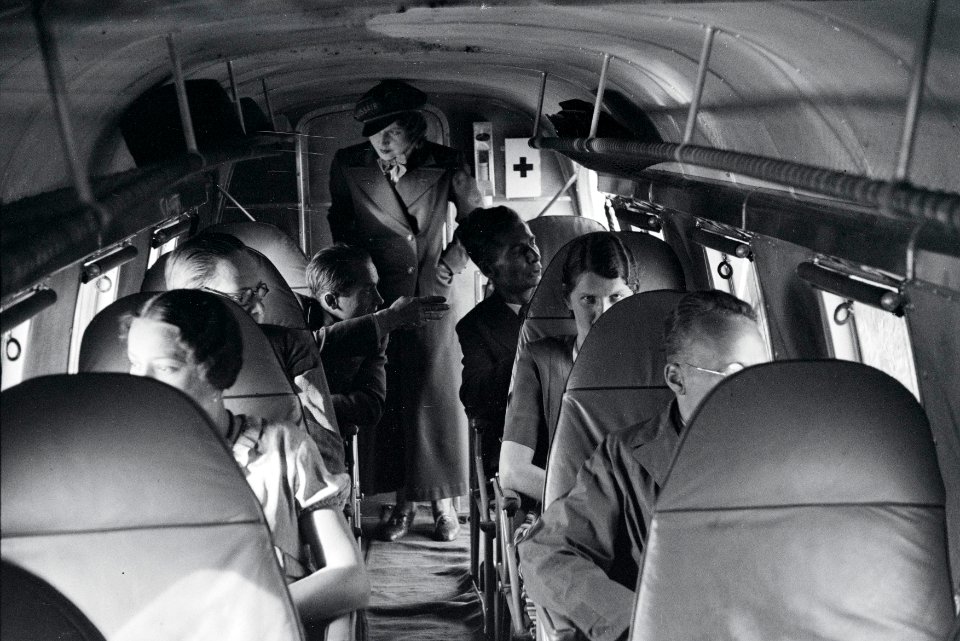 ETH-BIB-Frl. Nelly Diener mit Passagieren in der Kabine der General Aviation Clark GA-43, CH-169 in Dübendorf-Inlandflüge-LBS MH05-44-10