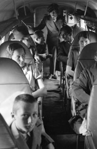 ETH-BIB-Frl. Nelly Diener mit Passagieren in der Kabine der General Aviation Clark GA-43, CH-169 in Dübendorf-Inlandflüge-LBS MH05-44-14