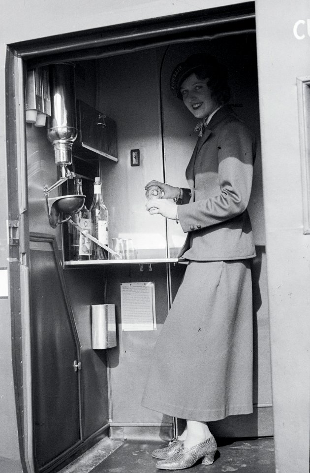ETH-BIB-Frl. Nelly Diener in der Galley der Curtiss AT-32C Condor, CH-170 in Dübendorf-Inlandflüge-LBS MH05-44-29