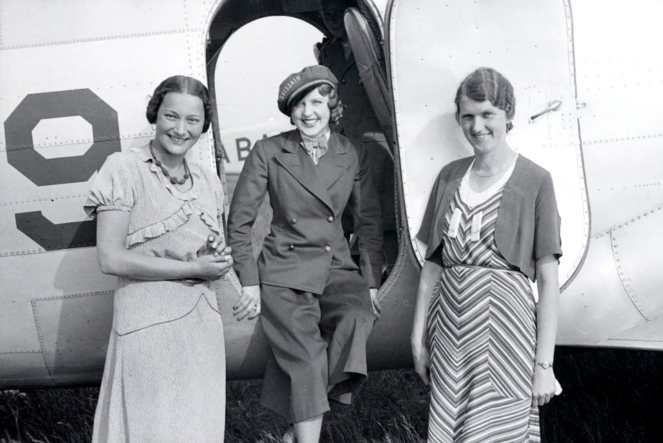 ETH-BIB-Frl. Nelly Diener und Hagedorn vor der General Aviation Clark GA-43, CH-169 in Dübendorf-Inlandflüge-LBS MH05-44-03