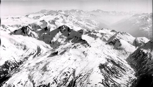 ETH-BIB-Furka, Muttenhörner, Blindenhorn, Ofenhorn, Rhonetal, Walliseralpen v. N. O. aus 3600 m-Inlandflüge-LBS MH01-005644