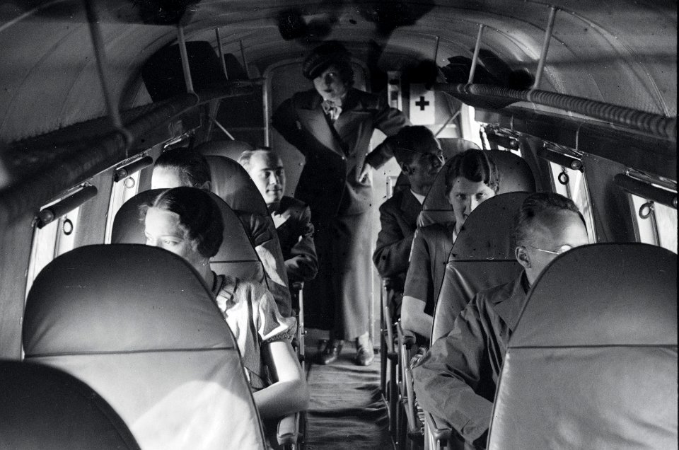 ETH-BIB-Frl. Nelly Diener mit Passagieren in der Kabine der General Aviation Clark GA-43, CH-169 in Dübendorf-Inlandflüge-LBS MH05-44-11