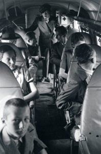 ETH-BIB-Frl. Nelly Diener mit Passagieren in der Kabine der General Aviation Clark GA-43, CH-169 in Dübendorf-Inlandflüge-LBS MH05-44-15